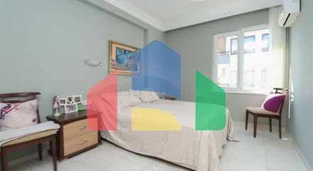 Двухуровневая меблированная квартира 3+1 с просторной террасой в центре Аланьи Двухуровневая меблированная квартира 3+1 с просторной террасой в центре Аланьи