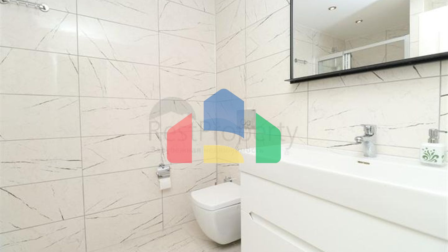 Двухуровневая меблированная квартира 3+1 с просторной террасой в центре Аланьи