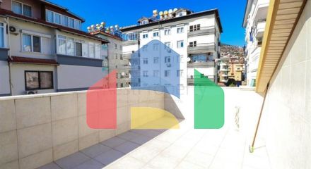 Двухуровневая меблированная квартира 3+1 с просторной террасой в центре Аланьи Двухуровневая меблированная квартира 3+1 с просторной террасой в центре Аланьи