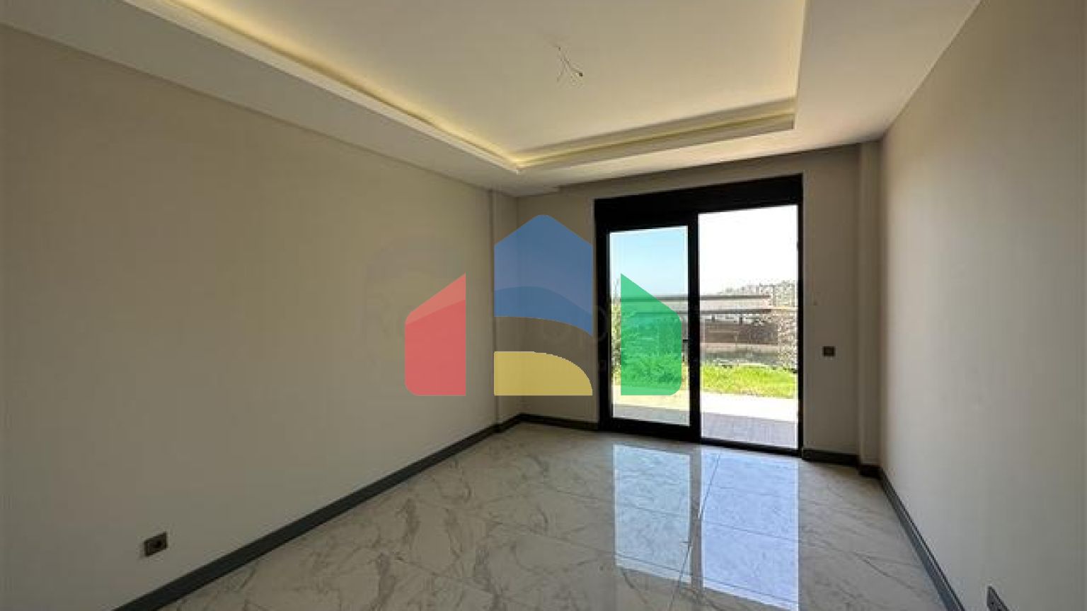 П'ятикімнатний дуплекс під громадянство з прямим видом на море і гори