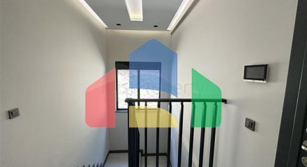 П'ятикімнатний дуплекс під громадянство з прямим видом на море і гори П'ятикімнатний дуплекс під громадянство з прямим видом на море і гори