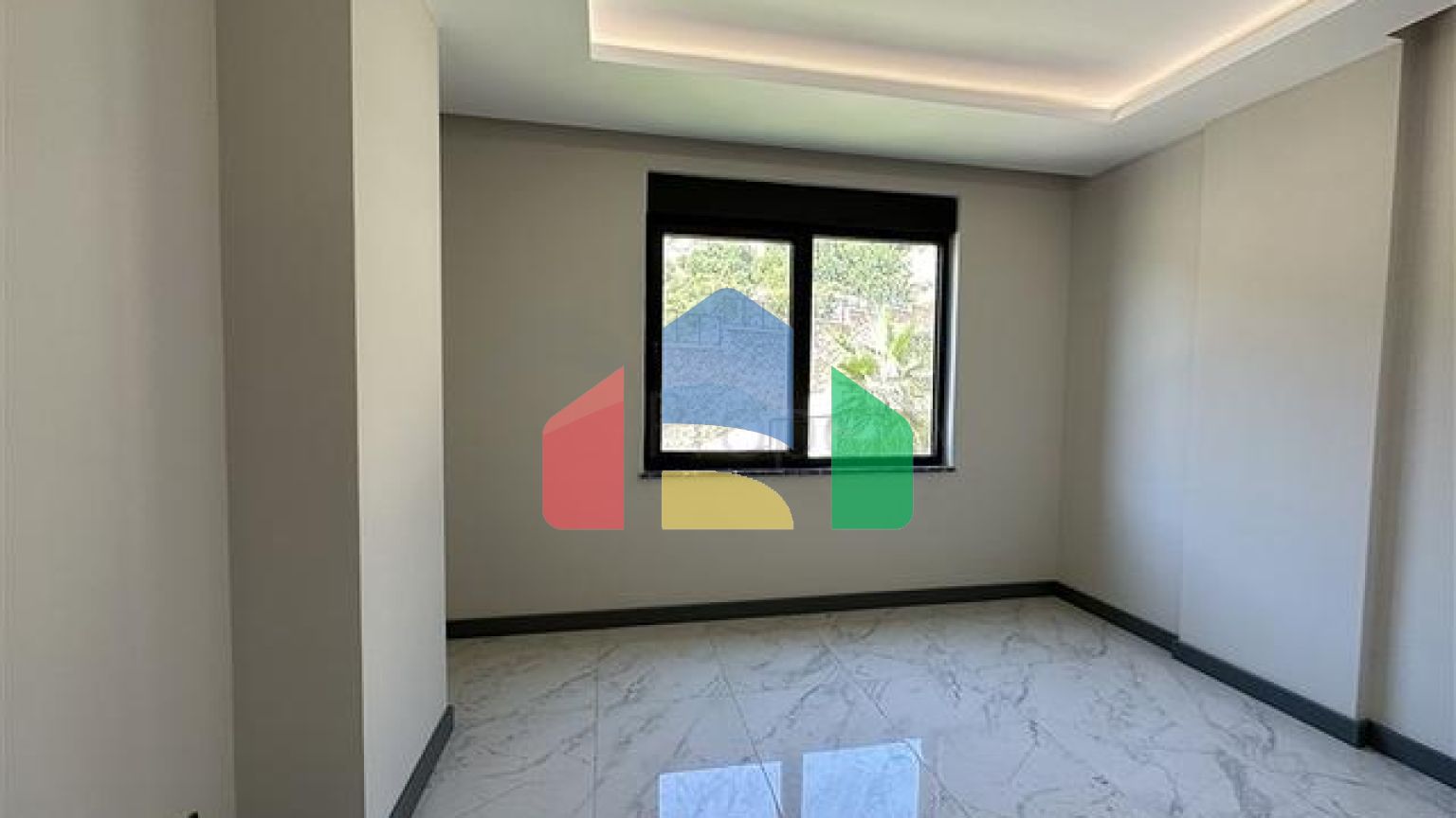 П'ятикімнатний дуплекс під громадянство з прямим видом на море і гори