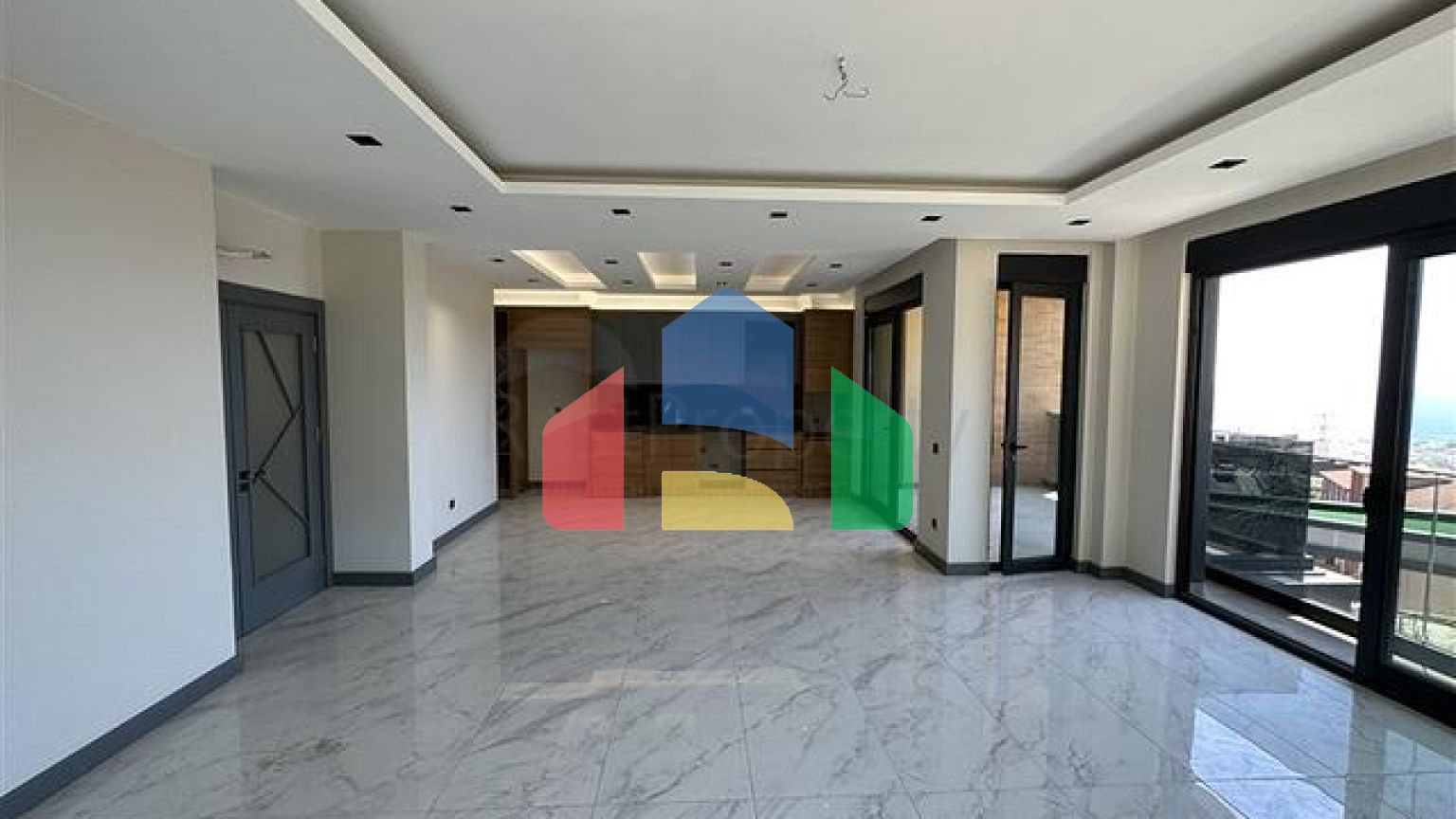 П'ятикімнатний дуплекс під громадянство з прямим видом на море і гори