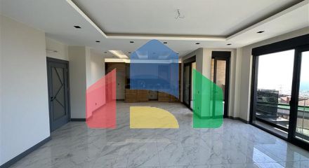 П'ятикімнатний дуплекс під громадянство з прямим видом на море і гори П'ятикімнатний дуплекс під громадянство з прямим видом на море і гори