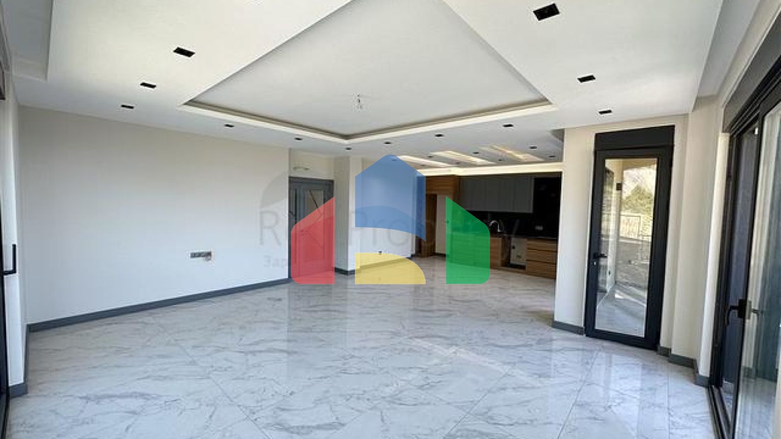 П'ятикімнатний дуплекс під громадянство з прямим видом на море і гори