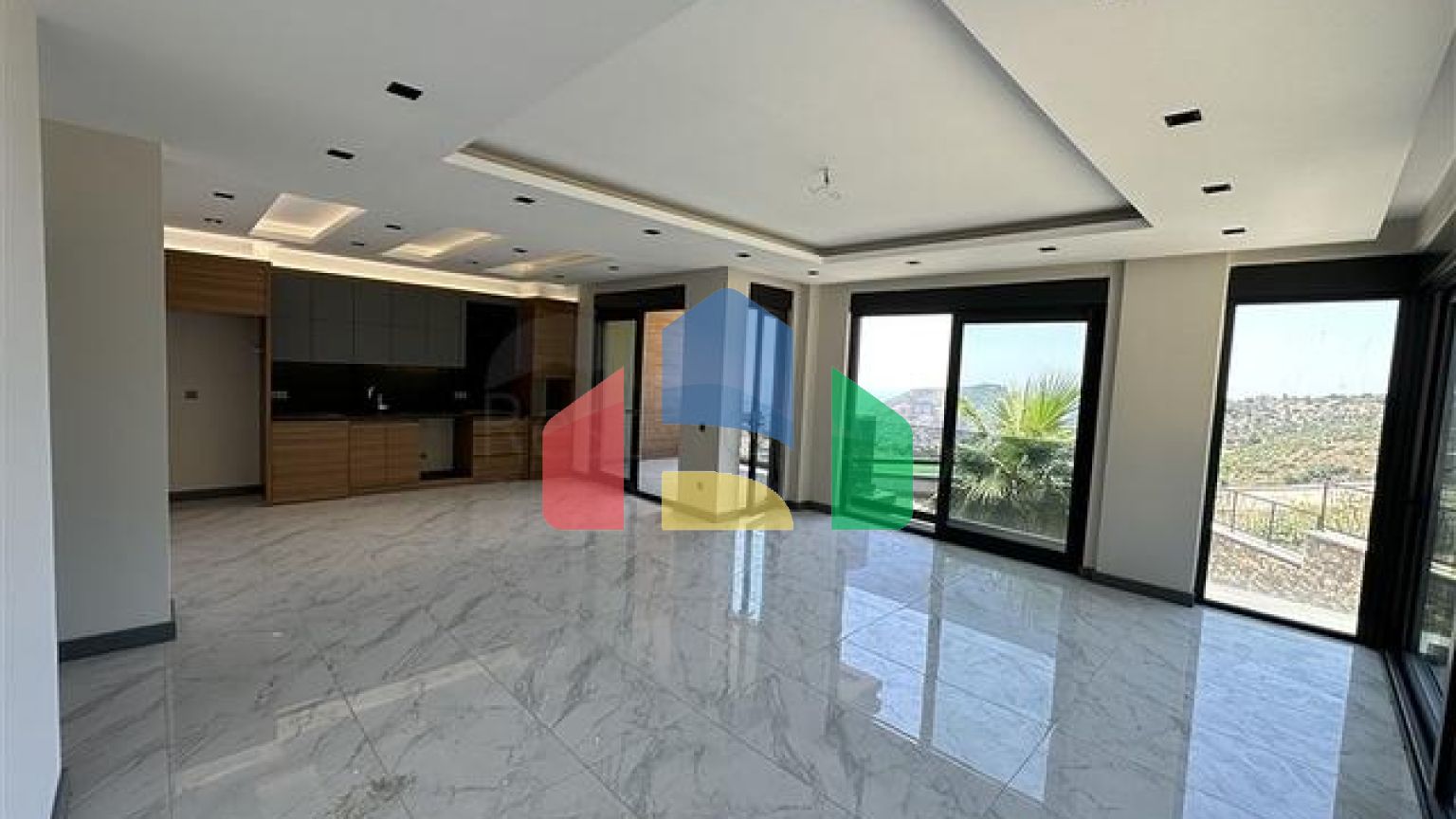 П'ятикімнатний дуплекс під громадянство з прямим видом на море і гори