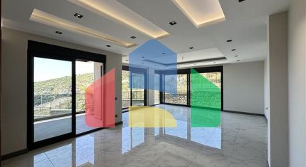 П'ятикімнатний дуплекс під громадянство з прямим видом на море і гори П'ятикімнатний дуплекс під громадянство з прямим видом на море і гори