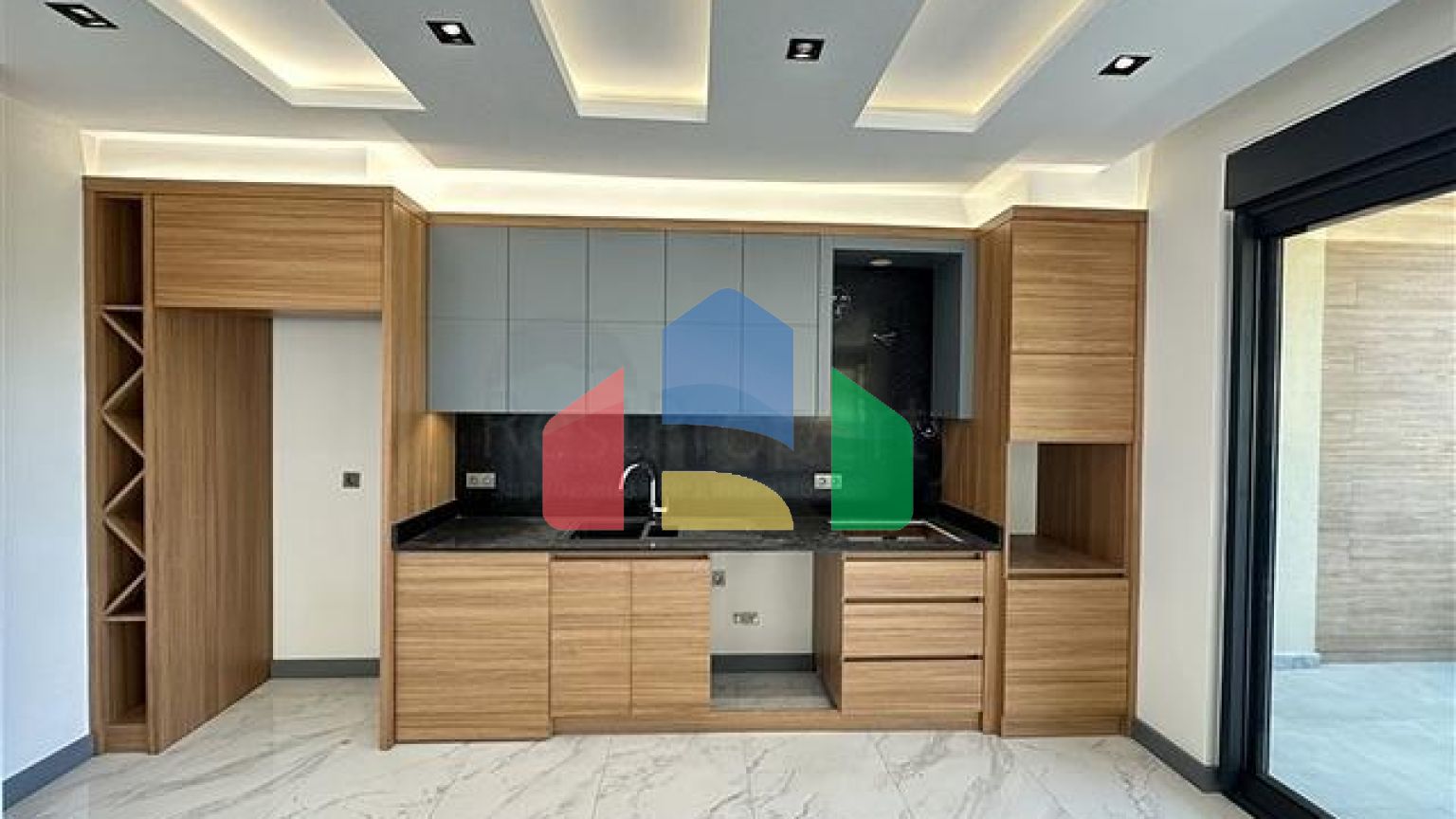 П'ятикімнатний дуплекс під громадянство з прямим видом на море і гори