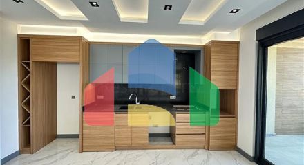 П'ятикімнатний дуплекс під громадянство з прямим видом на море і гори П'ятикімнатний дуплекс під громадянство з прямим видом на море і гори