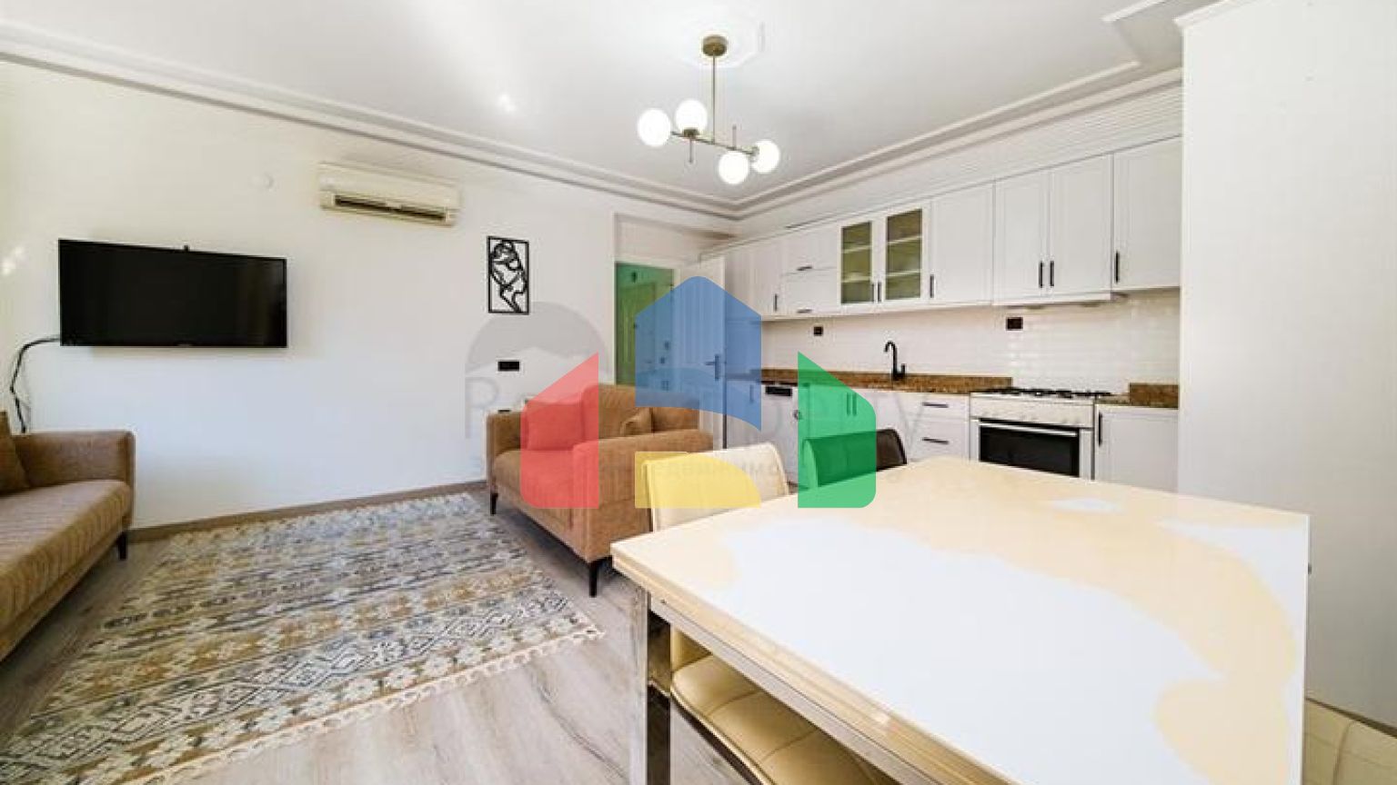 Затишна 2 + 1 в центрі Аланії