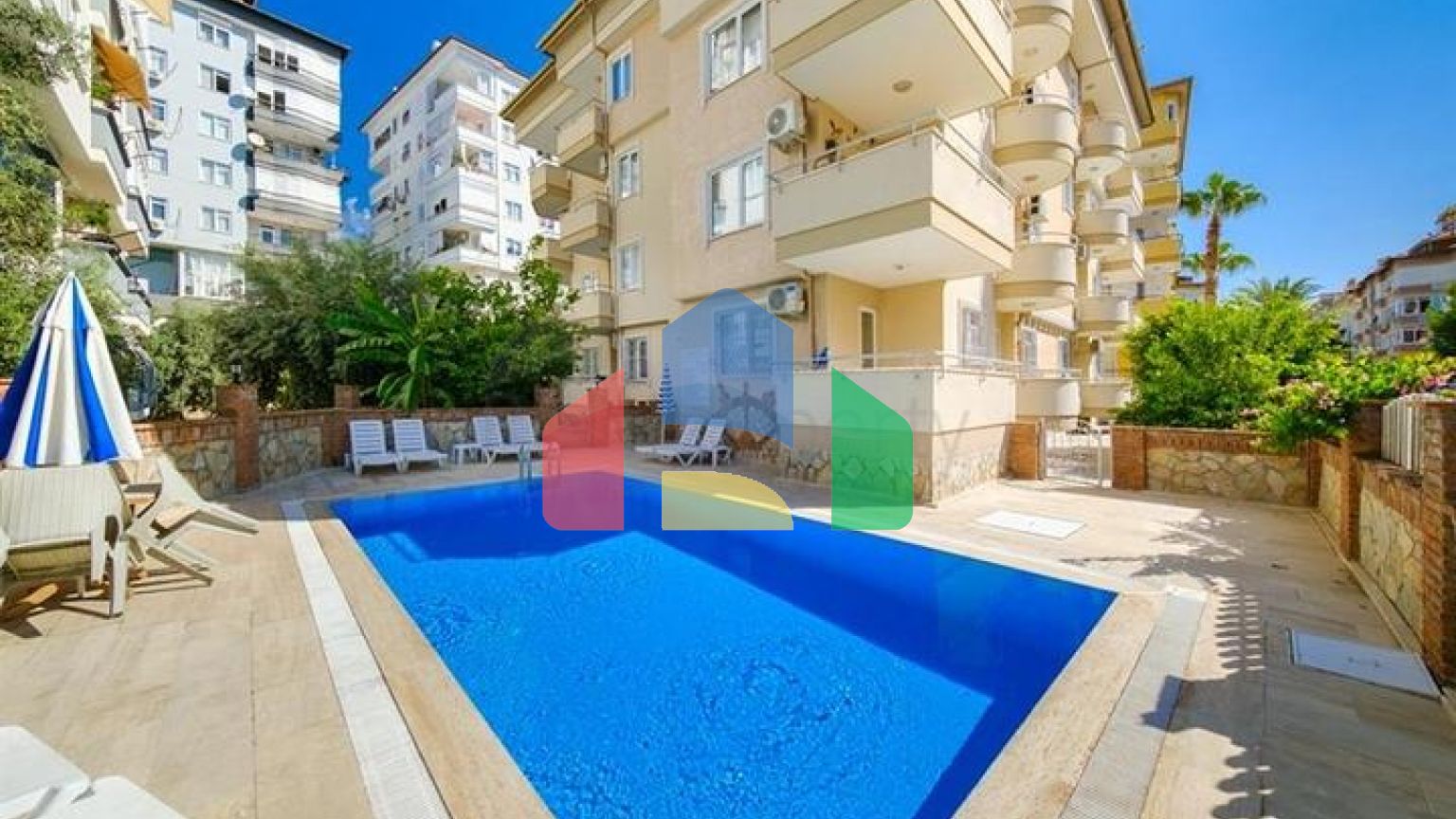 Затишна 2 + 1 в центрі Аланії