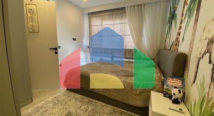 Трехкомнатный пентхаус в пешей доступности от моря с дизайнерским ремонтом