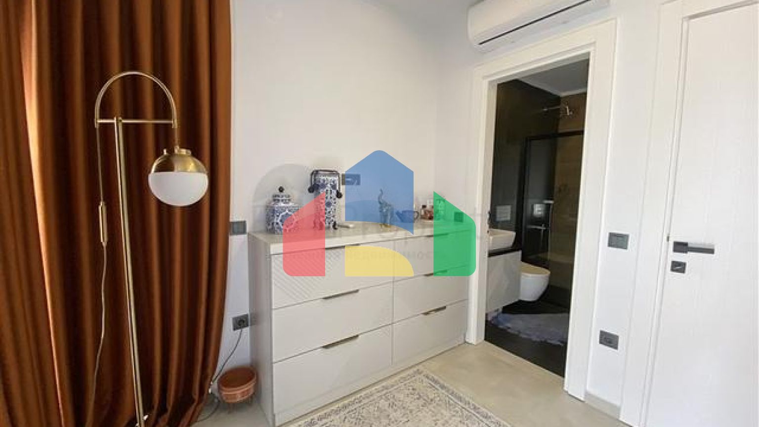 Трехкомнатный пентхаус в пешей доступности от моря с дизайнерским ремонтом