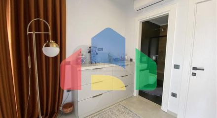 Трехкомнатный пентхаус в пешей доступности от моря с дизайнерским ремонтом