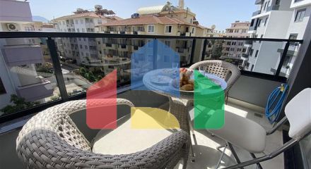 Трехкомнатный пентхаус в пешей доступности от моря с дизайнерским ремонтом