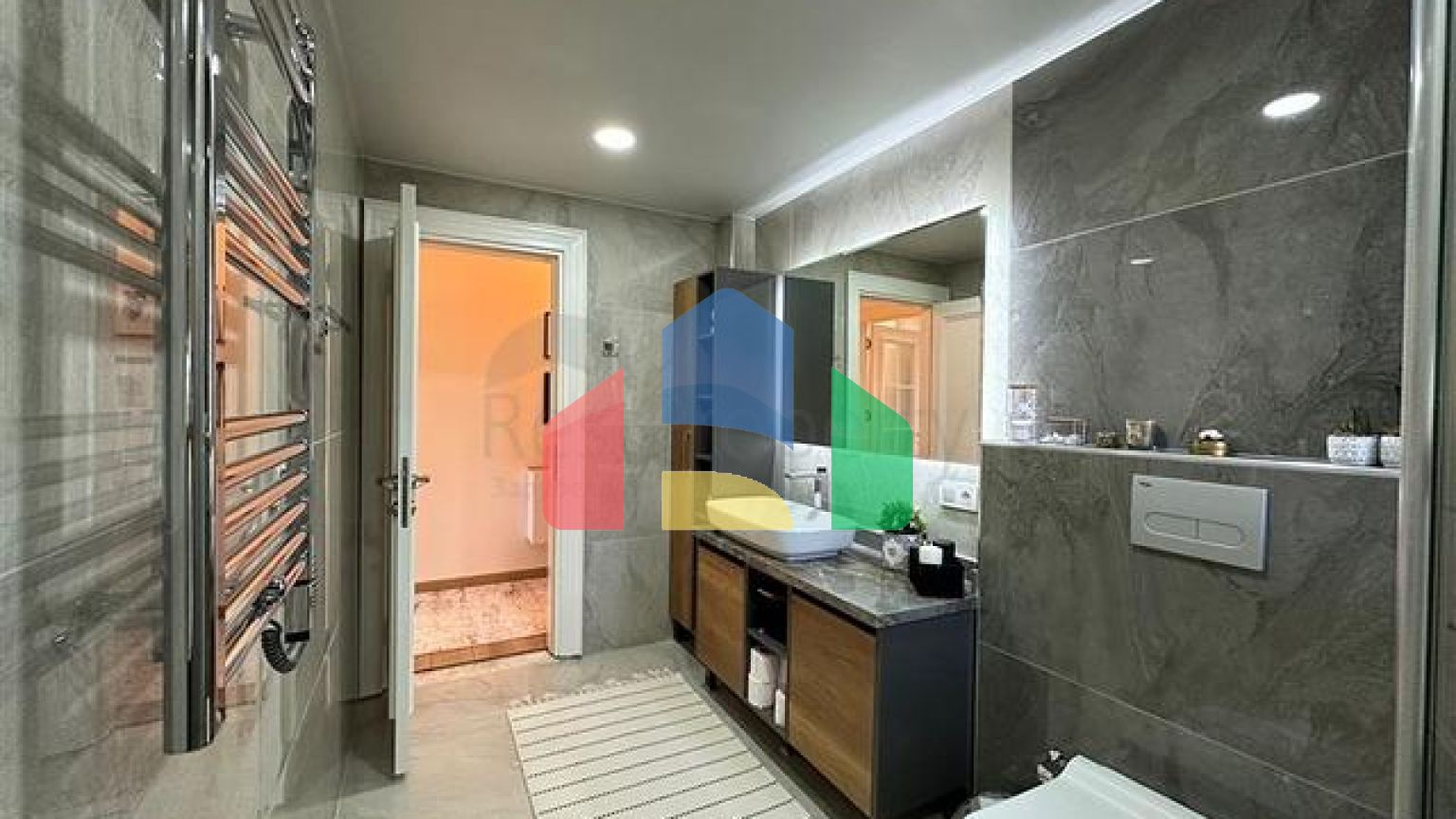 Вилла в центральной части Алании с видом на море