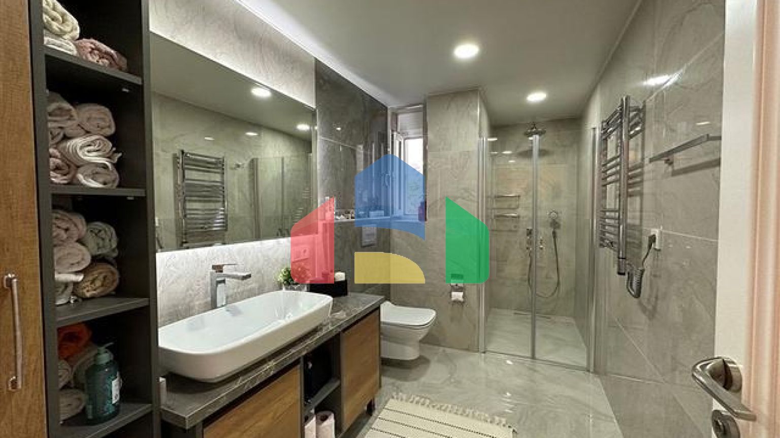 Вилла в центральной части Алании с видом на море