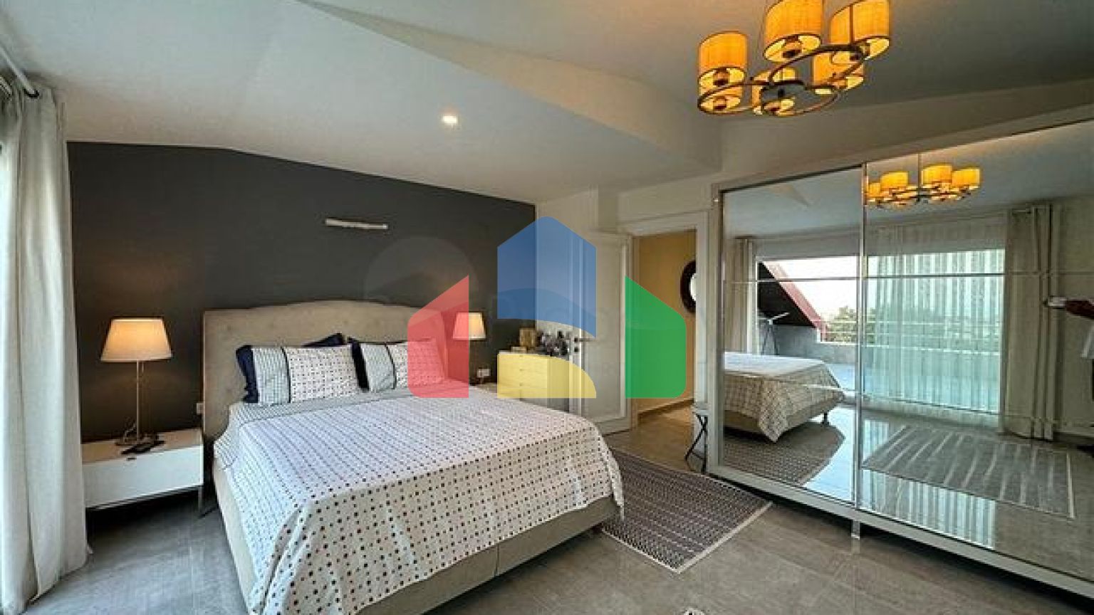 Вилла в центральной части Алании с видом на море