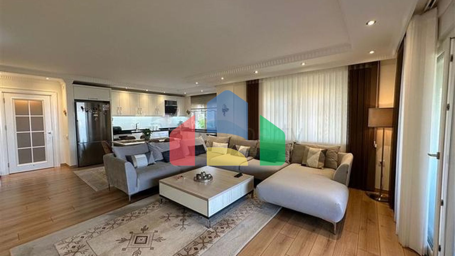 Вилла в центральной части Алании с видом на море