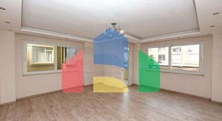 Велика квартира 3 + 1 в центрі Аланії