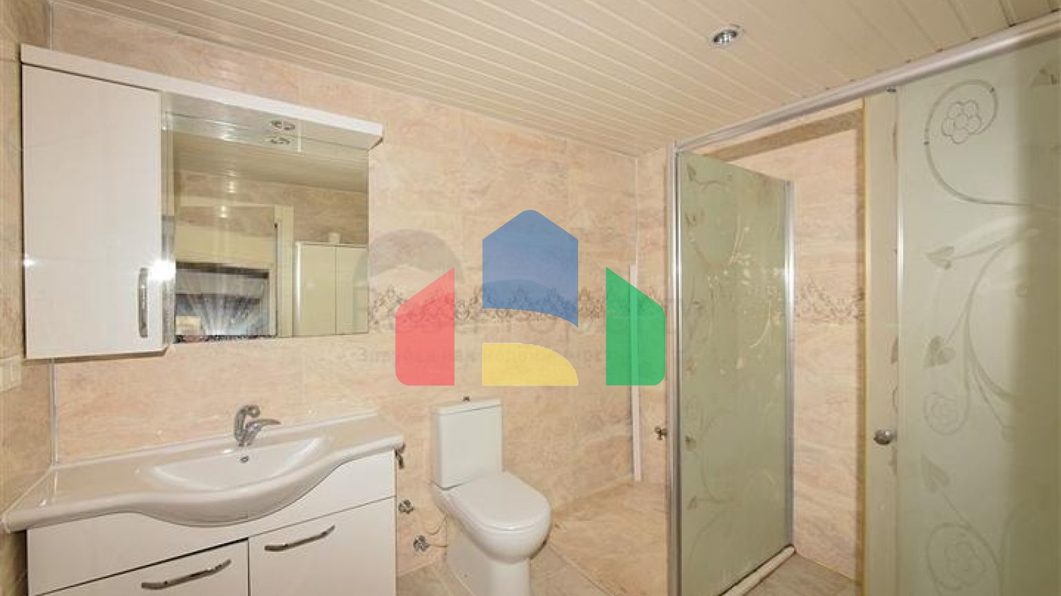 Велика квартира 3 + 1 в центрі Аланії