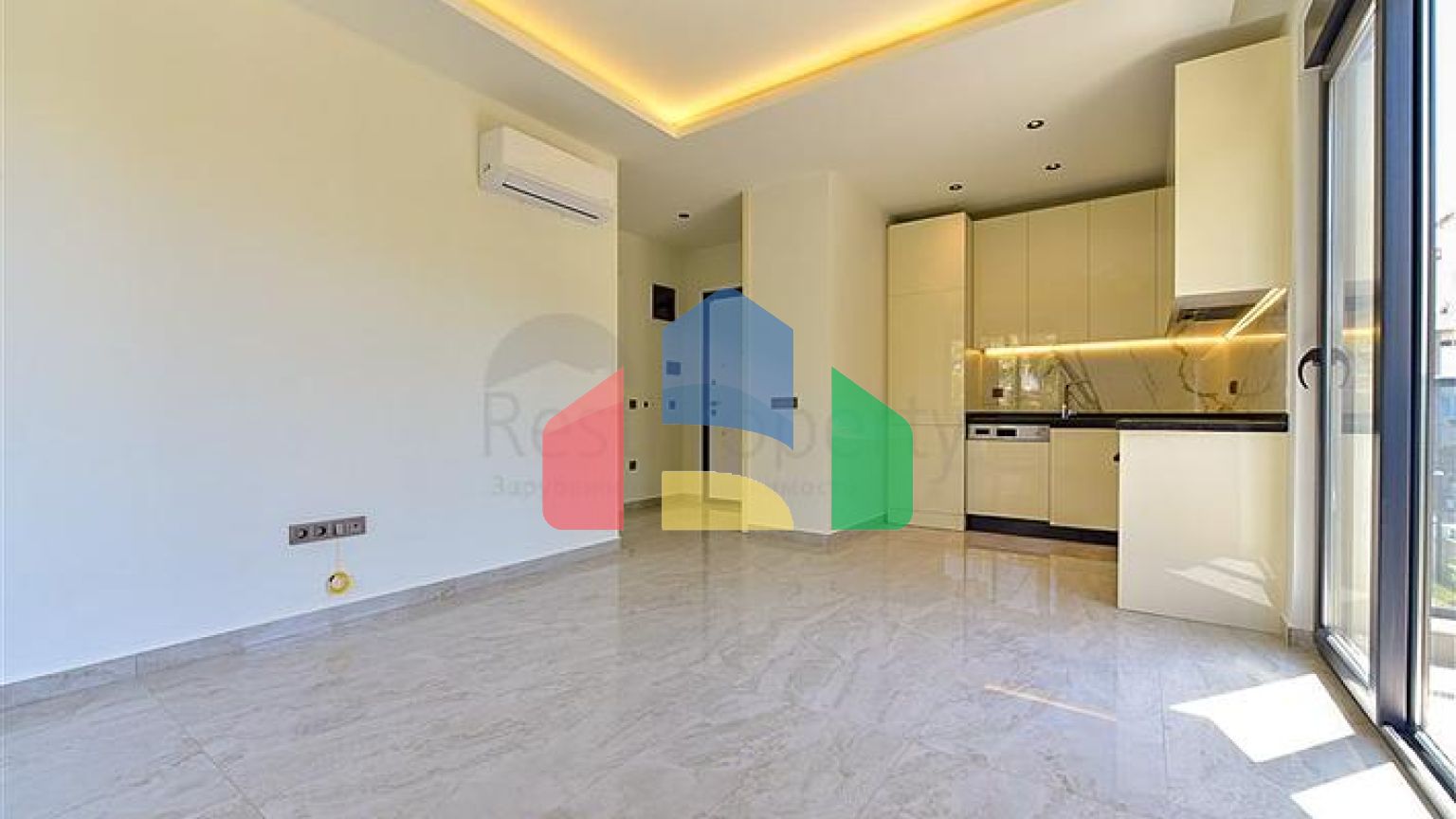 Квартира 1+1 в новом комплексе всего в 400 м от моря в центре Алании