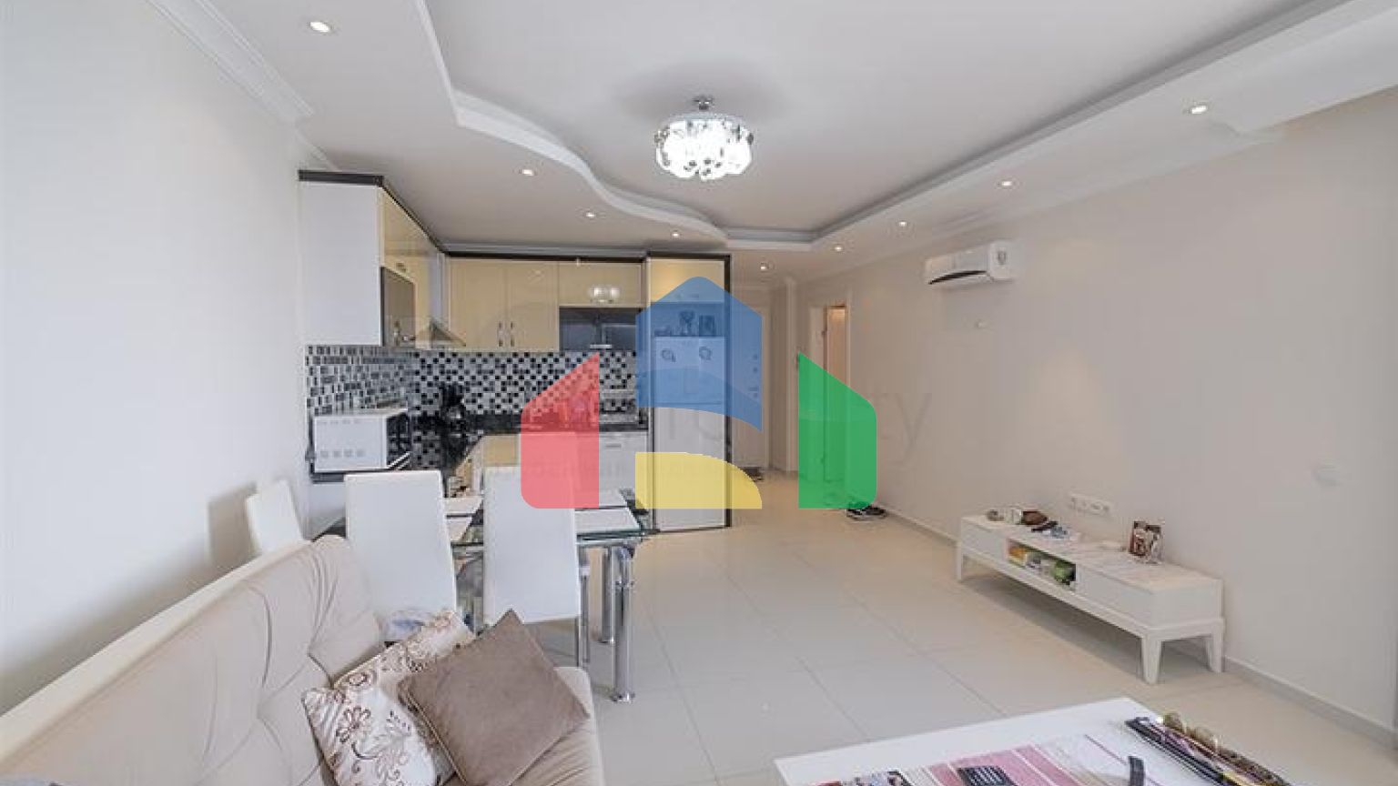 На продажу выставлена квартира 1+1 в самом знаменитом районе Клеопатра.