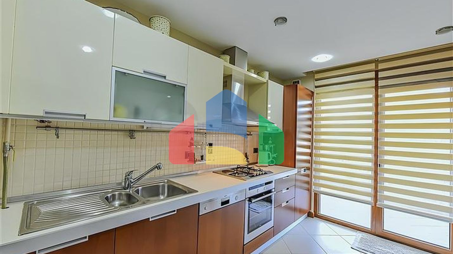 Квартира 3+1 в комплексе на первой береговой линии собственным пляжем