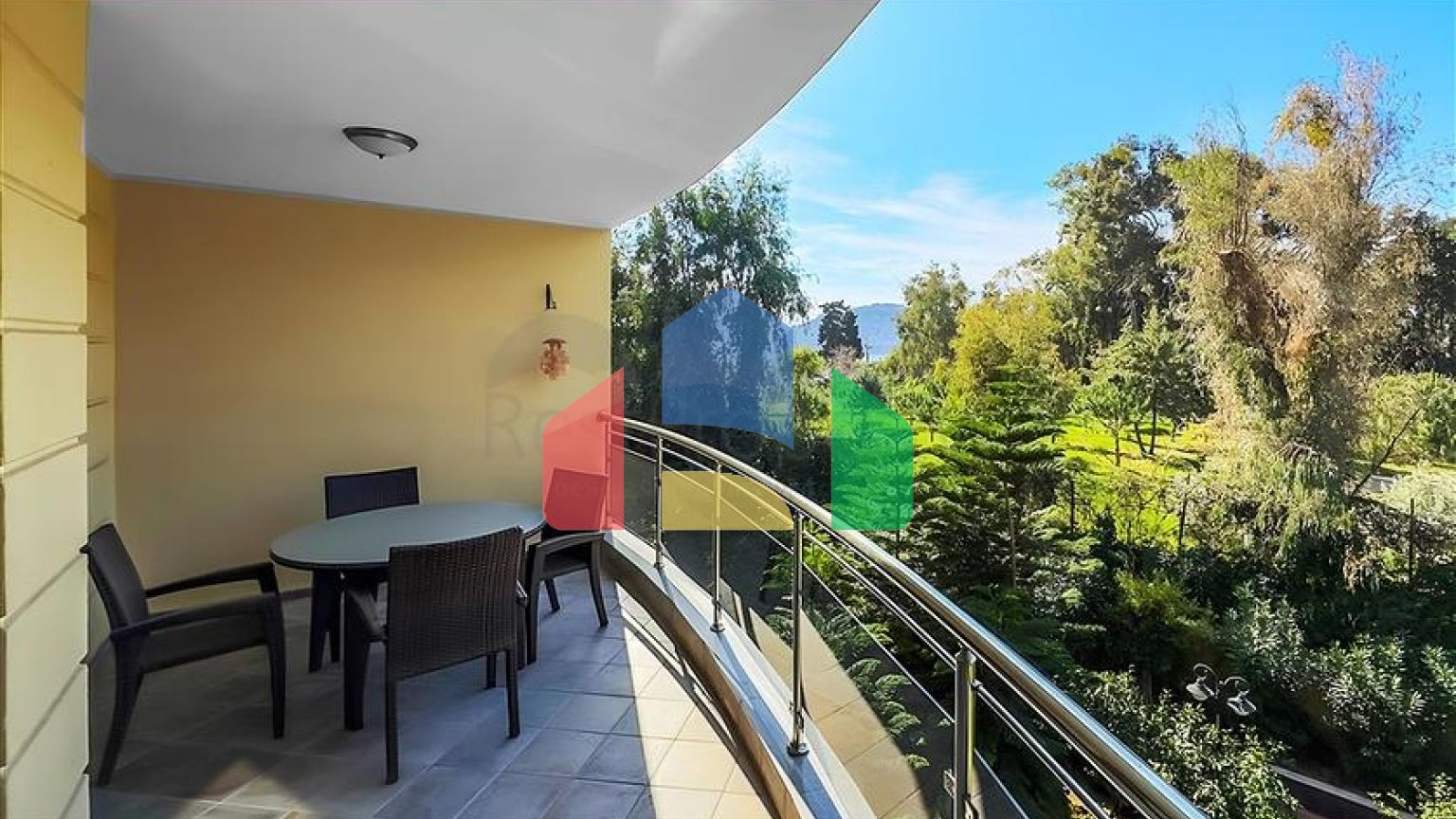 Квартира 3+1 в комплексе на первой береговой линии собственным пляжем