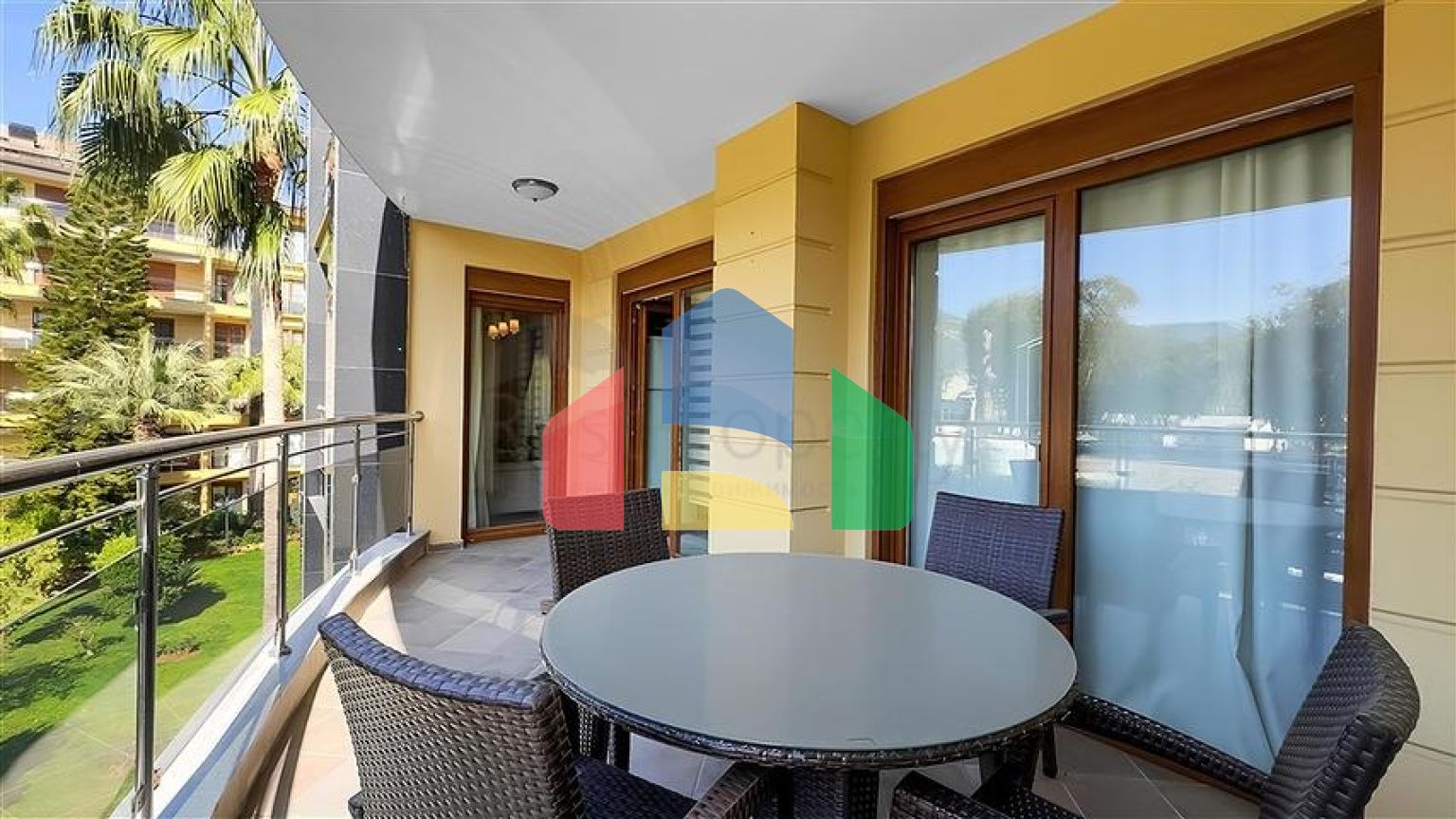 Квартира 3+1 в комплексе на первой береговой линии собственным пляжем