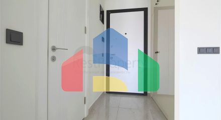 Сучасна квартира 1 + 1 в новому комплексі з видом на море в центрі Аланії