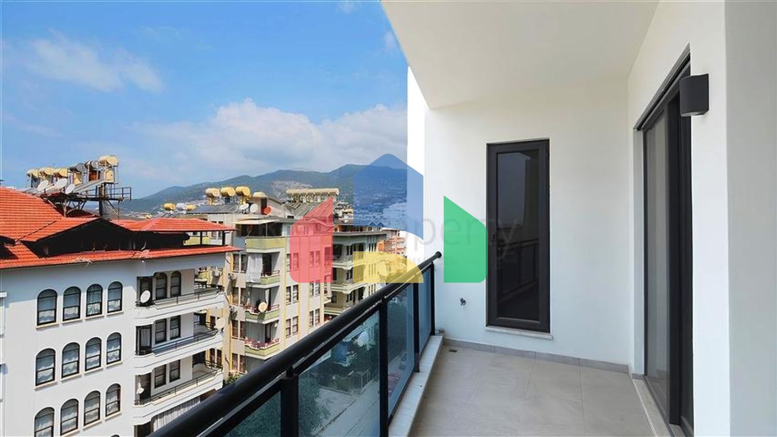 Сучасна квартира 1 + 1 в новому комплексі з видом на море в центрі Аланії