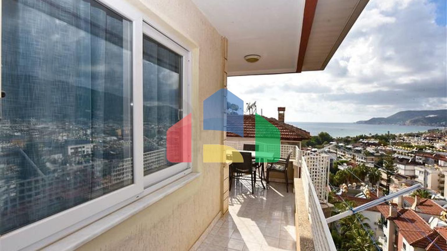 Квартира 3+1 с отдельной кухней у подножия Аланийской крепости