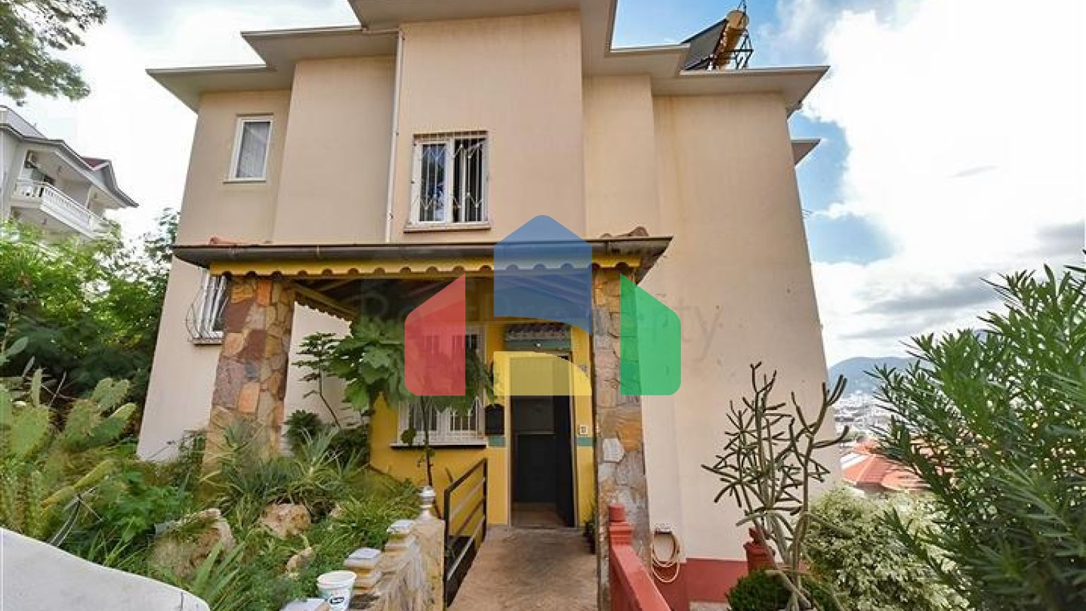 Квартира 3+1 с отдельной кухней у подножия Аланийской крепости