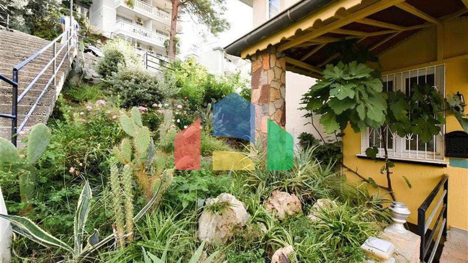 Квартира 3+1 с отдельной кухней у подножия Аланийской крепости