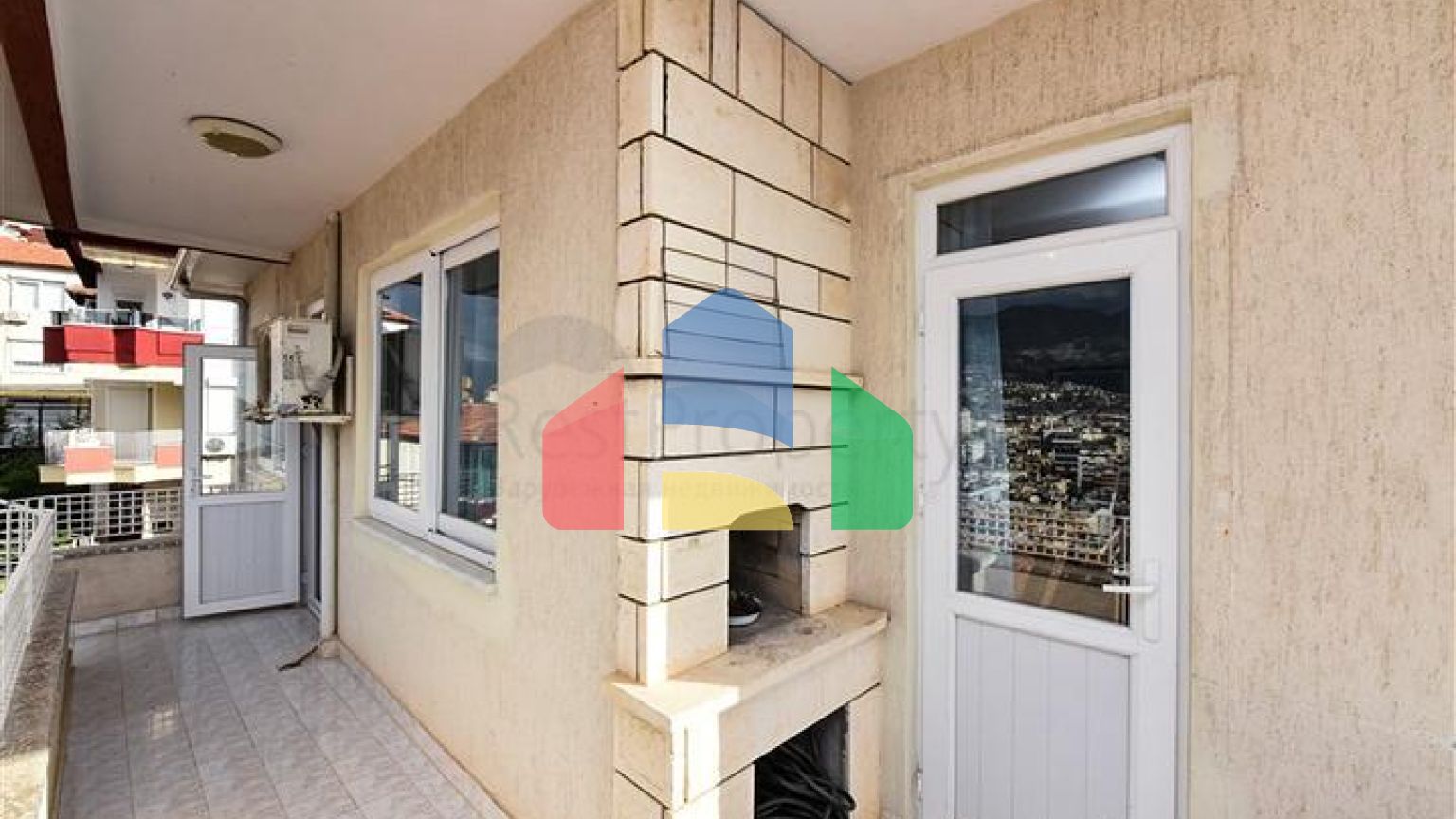 Квартира 3+1 с отдельной кухней у подножия Аланийской крепости