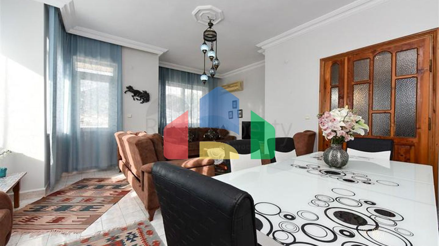 Квартира 3+1 с отдельной кухней у подножия Аланийской крепости