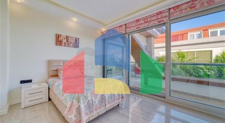 Простора вілла з панорамним видом на море в центральній частині Аланії