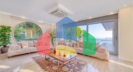 Простора вілла з панорамним видом на море в центральній частині Аланії