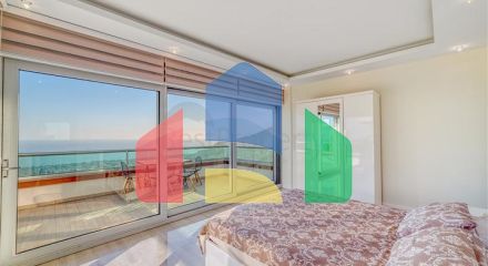 Простора вілла з панорамним видом на море в центральній частині Аланії