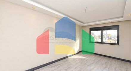 Квартира 3 + 1 з окремою кухнею в центрі Аланії
