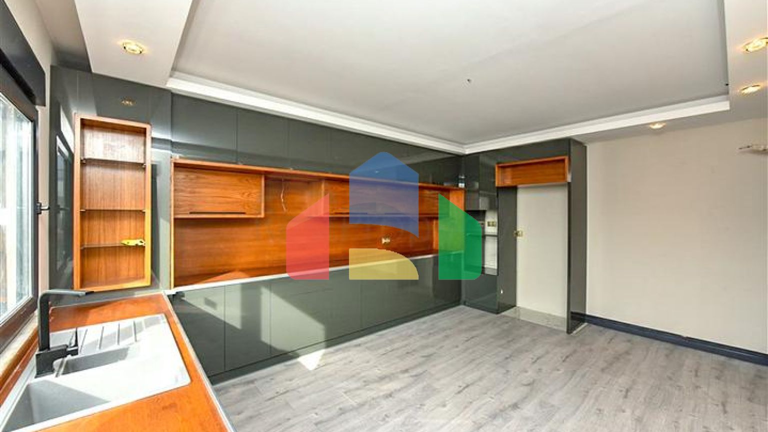 Квартира 3+1 с отдельной кухней в центре Алании