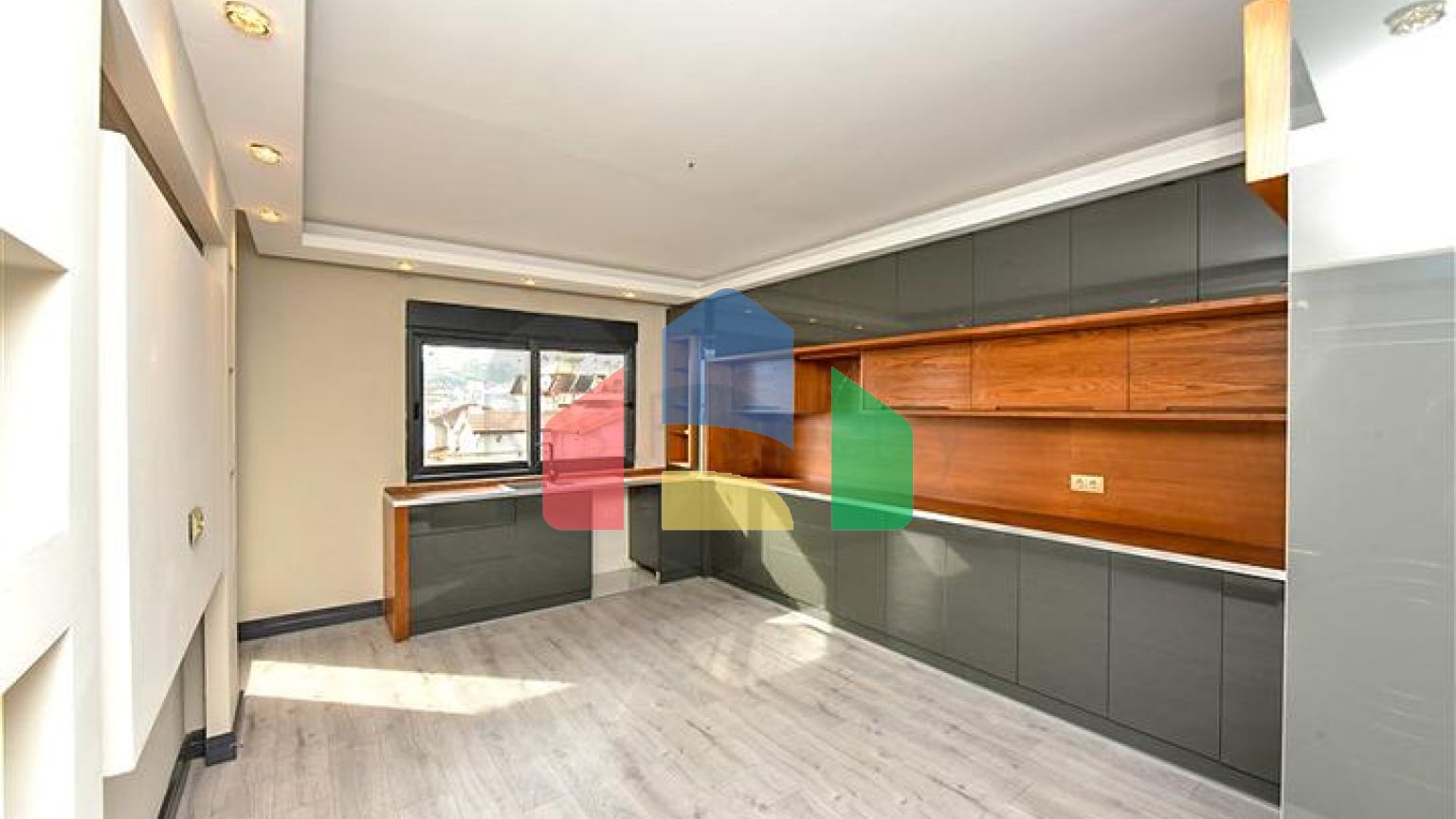 Квартира 3+1 с отдельной кухней в центре Алании