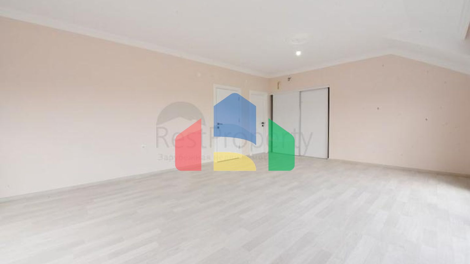 Просторий пентхаус з видом на море в центрі Аланії