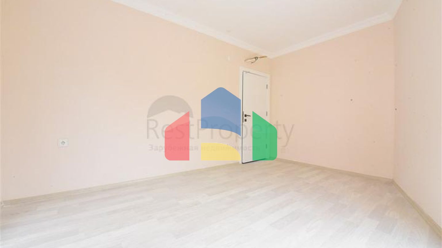 Просторий пентхаус з видом на море в центрі Аланії