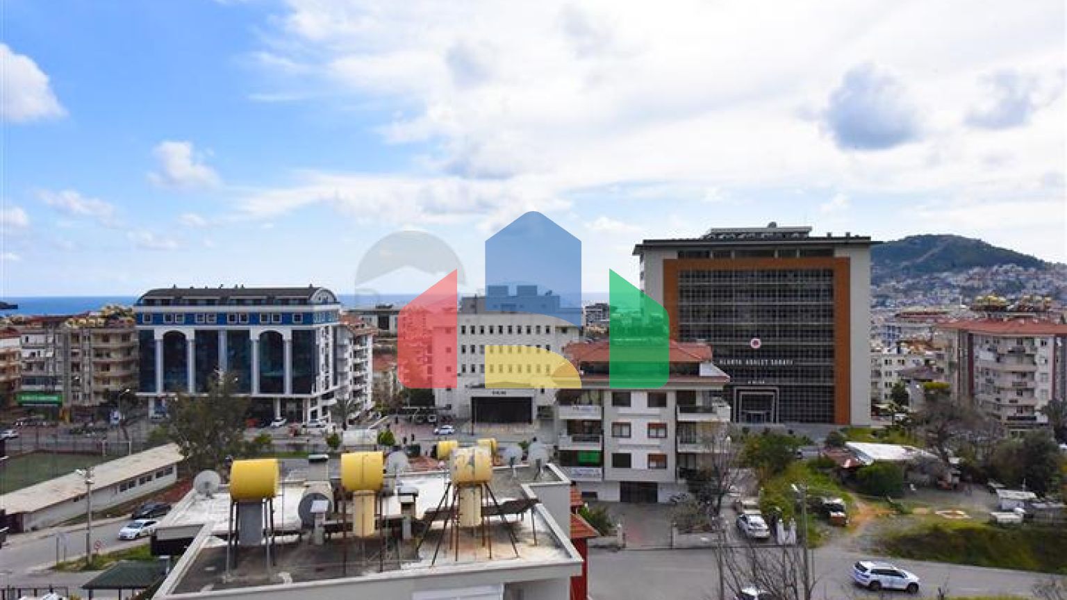 Просторий пентхаус з видом на море в центрі Аланії