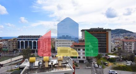 Просторий пентхаус з видом на море в центрі Аланії Просторий пентхаус з видом на море в центрі Аланії