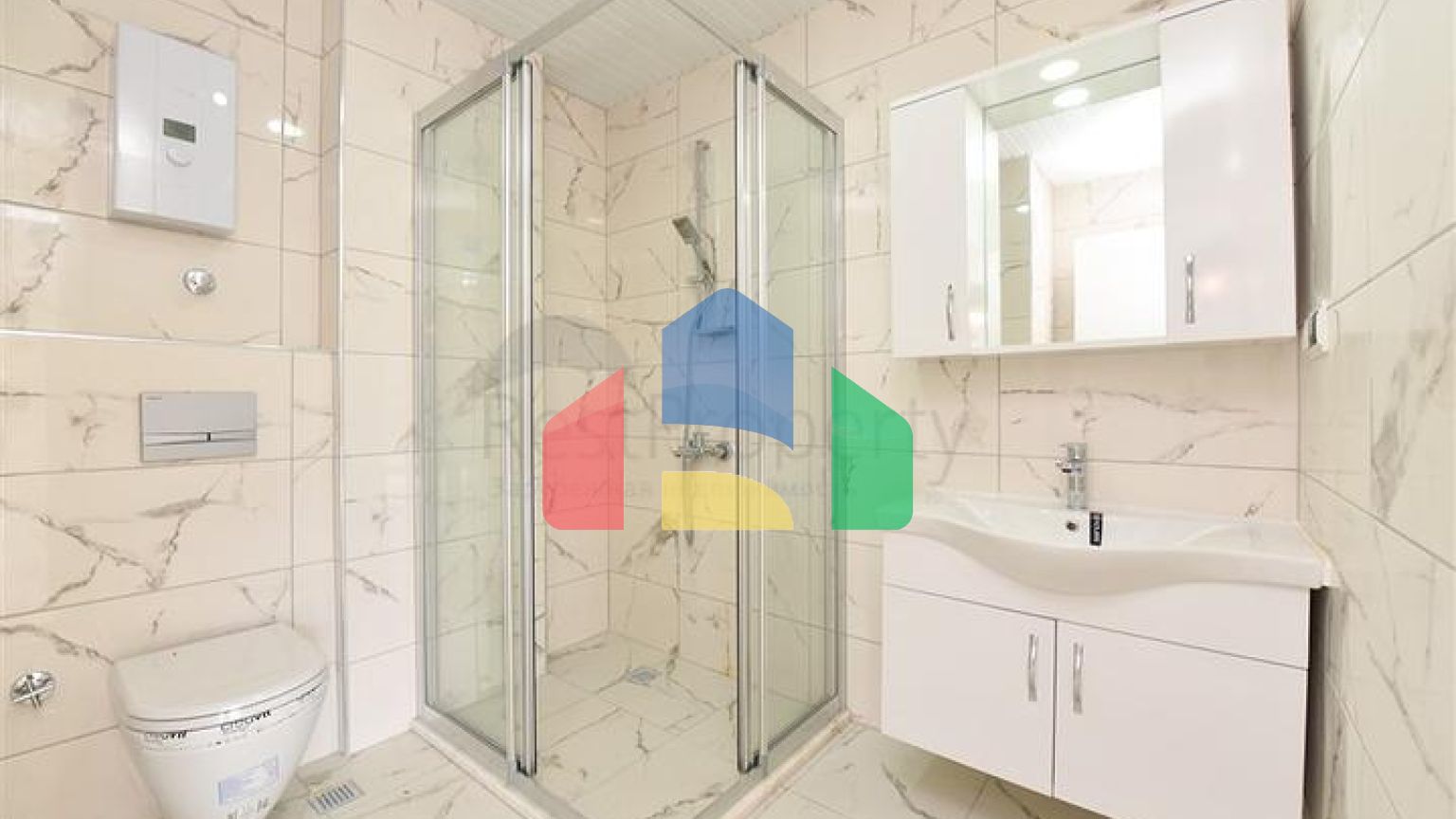 Просторий пентхаус з видом на море в центрі Аланії