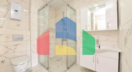 Просторий пентхаус з видом на море в центрі Аланії Просторий пентхаус з видом на море в центрі Аланії