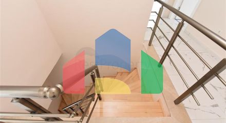 Просторий пентхаус з видом на море в центрі Аланії Просторий пентхаус з видом на море в центрі Аланії